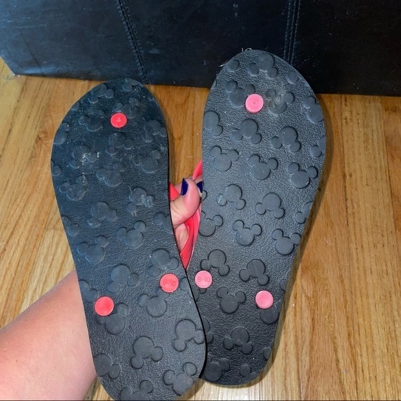 Minnie Mouse flip flops - Picture 3 of 5